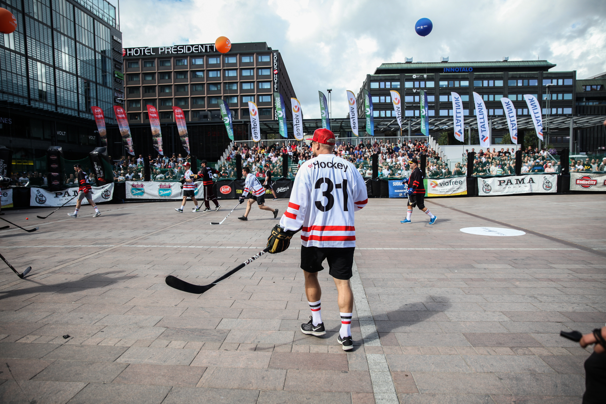 STREETHOCKEY: DE LA CHAUX-DE-FONDS A HELSINKI